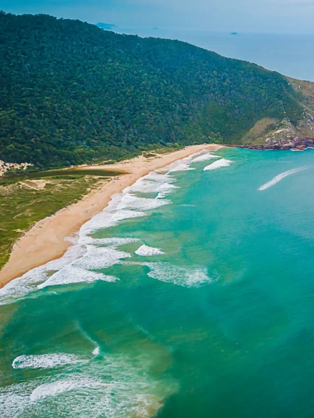 Lagoinha do Leste, praia e trilha em um paraíso
