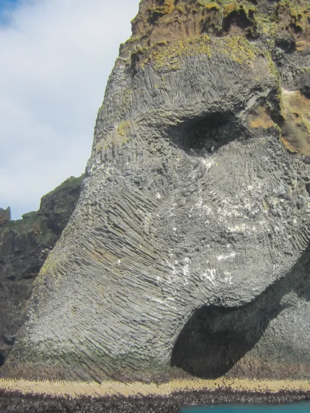 CONHEÇA A IMPRESSIONANTE ROCHA DO ELEFANTE