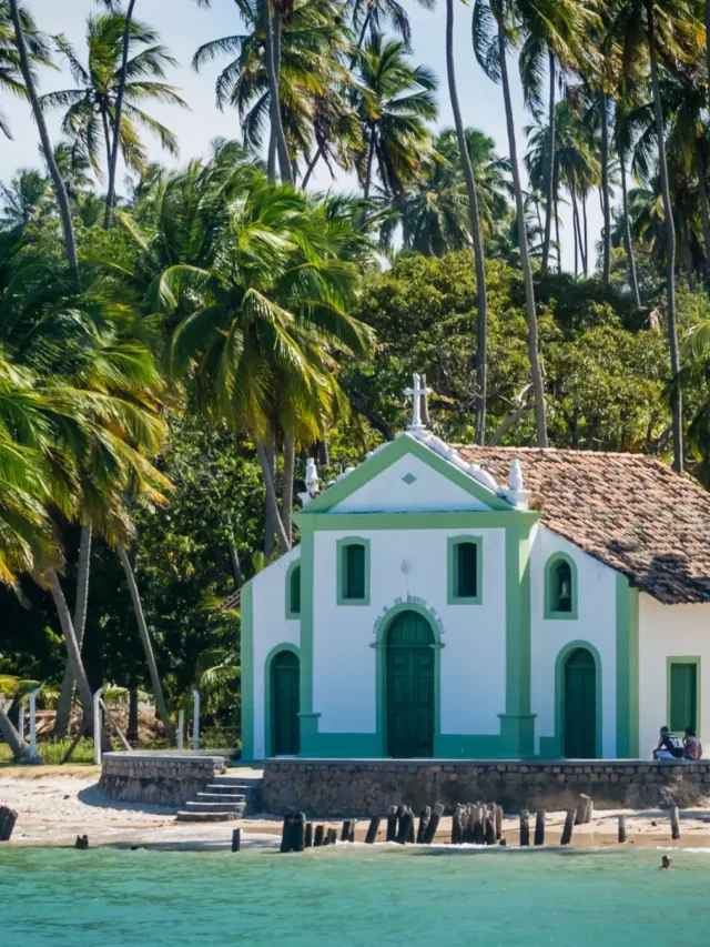 Conheça a Incrível Praia dos Carneiros das águas cristalinas